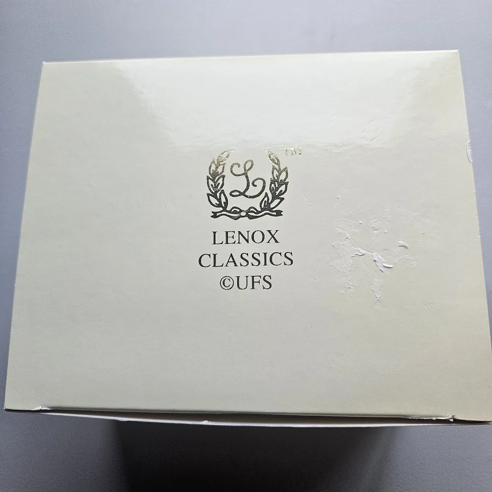 NEW In Box Lenox Vintage 2003 Classics UFS Snoopy Christmas Ornament